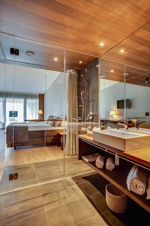 Bathroom shower - Gasthaus Badhof (Meggen)