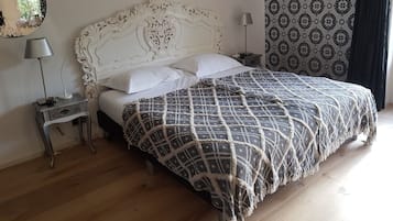 Hortentia | 1 slaapkamer, luxe beddengoed, bedden met traagschuimmatras, een bureau