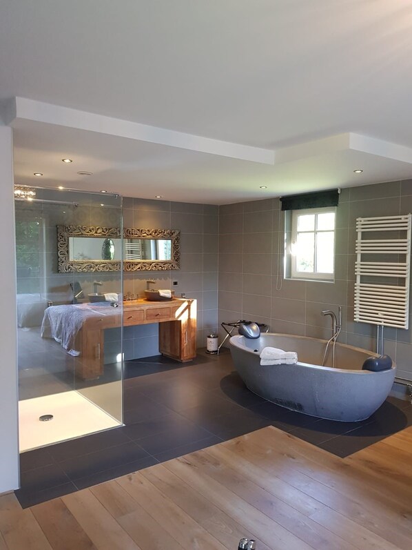 Hortentia | Bathroom | Free toiletries, hair dryer, towels