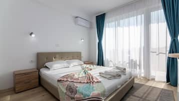 Phòng đôi, quang cảnh biển | Bàn, truy cập Internet không dây miễn phí, bộ trải giường