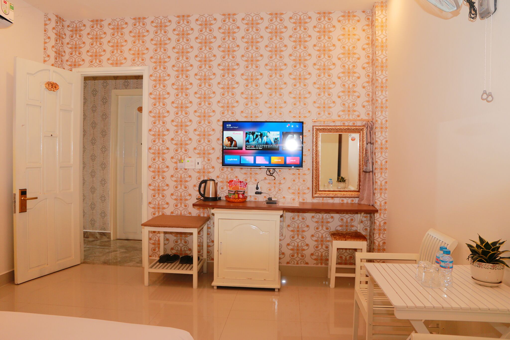 双人房 | 起居区 | 平板电视