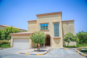 واجهة المنشأة