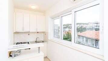 LÀgenhet - 1 sovrum - terrass - utsikt mot trÀdgÄrden (A4) | Eget kök | Stort kylskÄp, mikrovÄgsugn, ugn och spishÀll