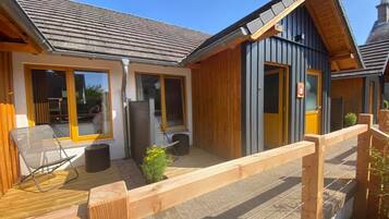 Individually decorated, iron/ironing board, free WiFi, bed sheets