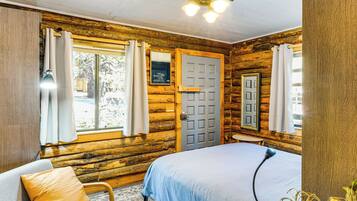 3 bedrooms, travel crib, internet, bed sheets