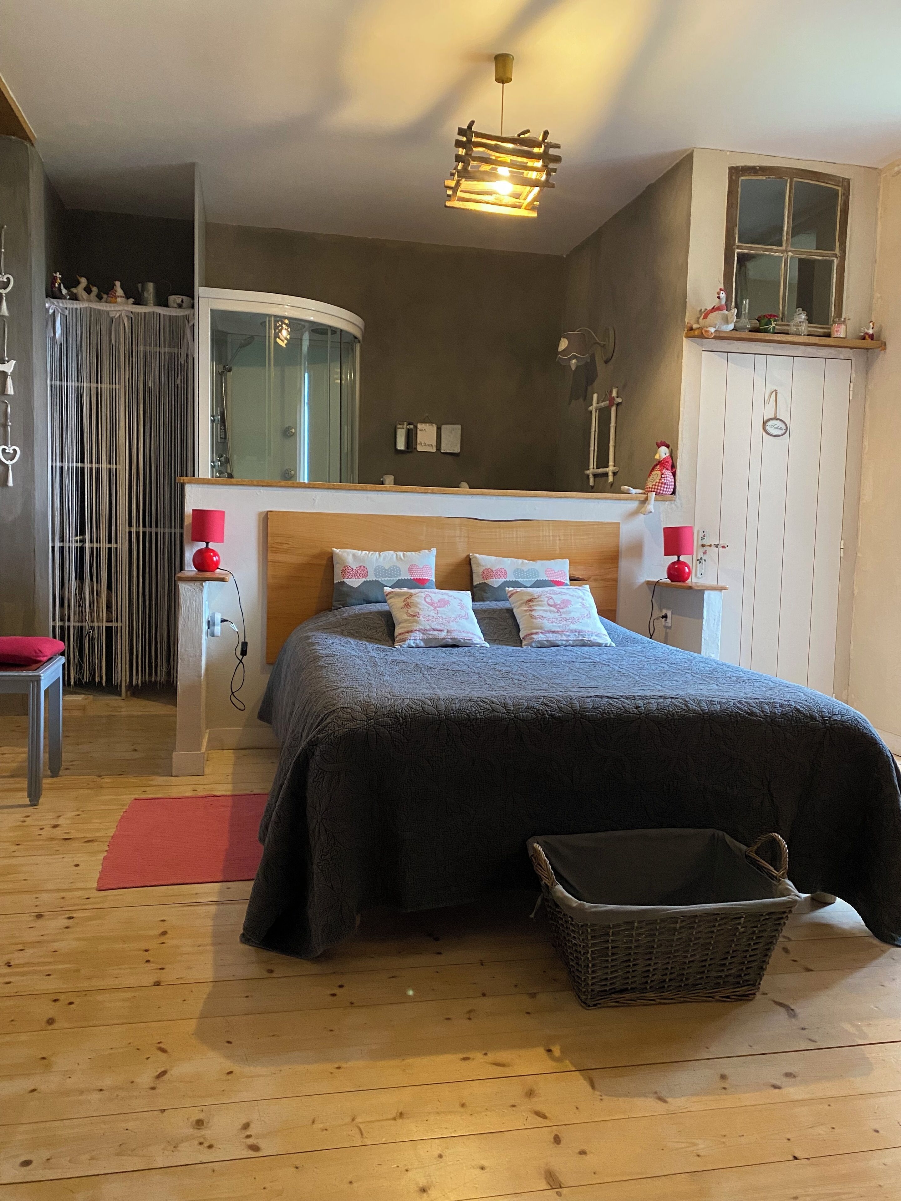 Chambre Double (Basse Cour) | 1 chambre, bureau, fer et planche à repasser, Wi-Fi gratuit
