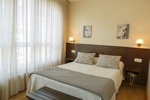 Double Room, 1 Double Bed | Desk, soundproofing, free WiFi, bed sheets - Hotel Restaurante Elisardo (Noia)