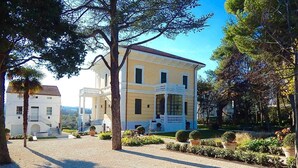 Front of property - Villa Fernanda N167 N166 (Sirolo)