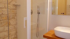 Classic Apartment, 1 Bedroom | Bathroom shower - Villa Fernanda N167 N166 (Sirolo)