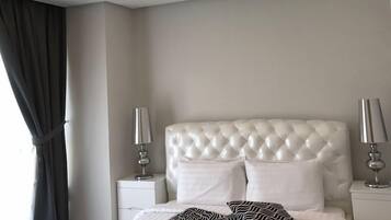 2 bedrooms, desk, laptop workspace, soundproofing