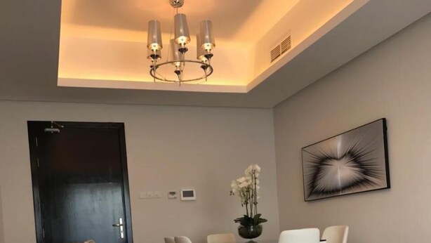 2 عدّة غرف نوم ومكتب ومساحة عمل للكمبيوتر المحمول وتجهيزات عازلة للصوت