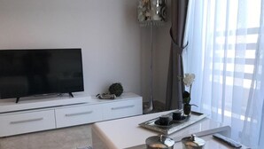 2 عدّة غرف نوم ومكتب ومساحة عمل للكمبيوتر المحمول وتجهيزات عازلة للصوت