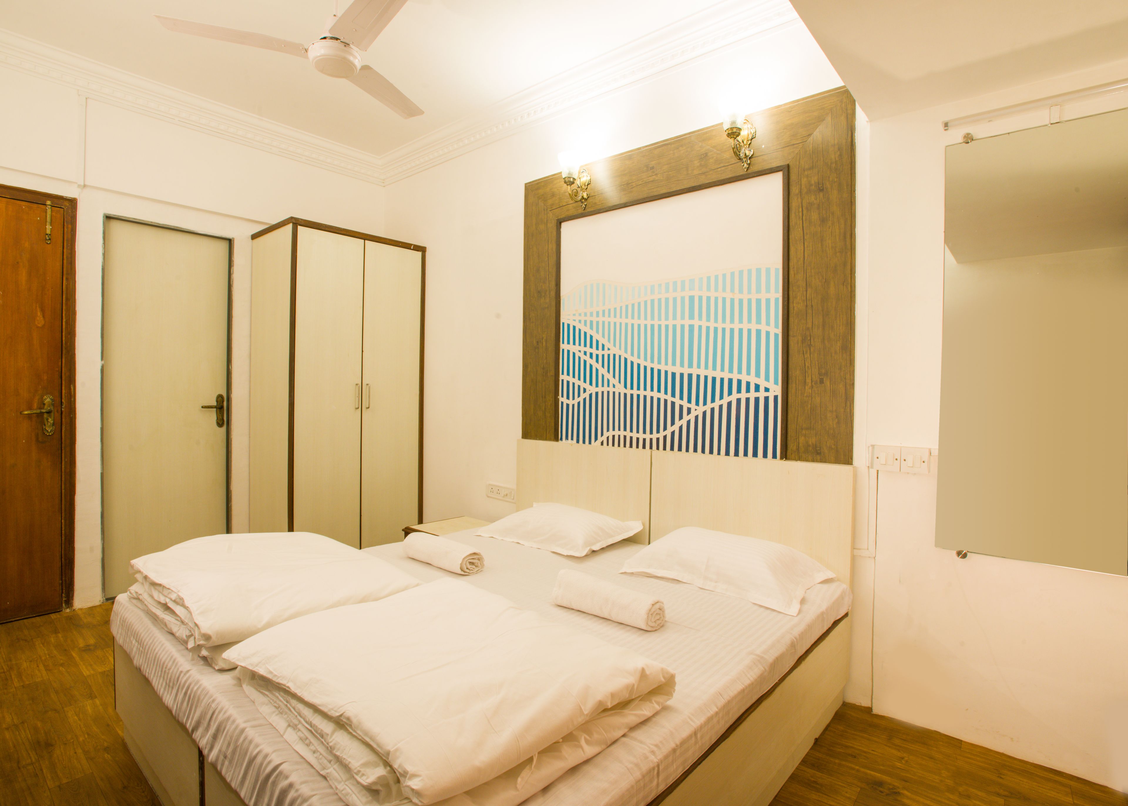 واي فاي مجانًا وملاءات أسرّة