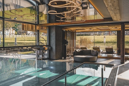 Una piscina techada, 2 piscinas al aire libre. Hotel Wagnerhof