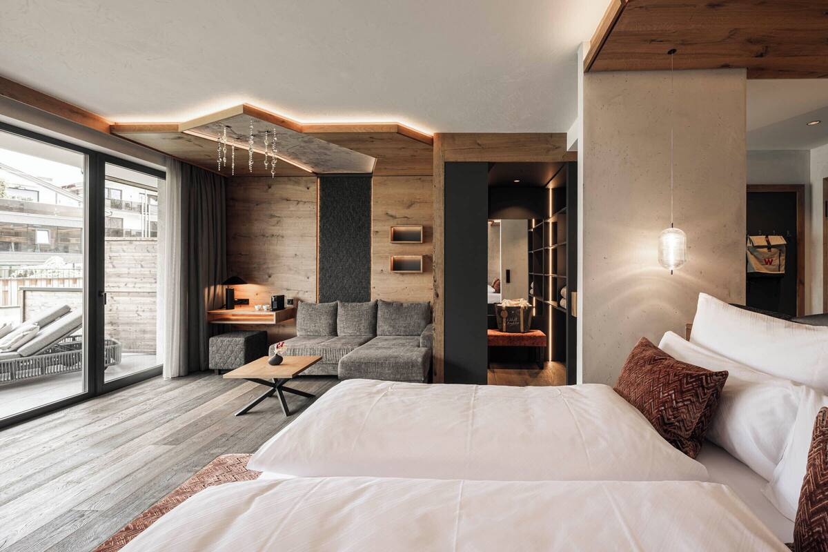 suite | in-room safe, desk, laptop workspace, blackout curtains