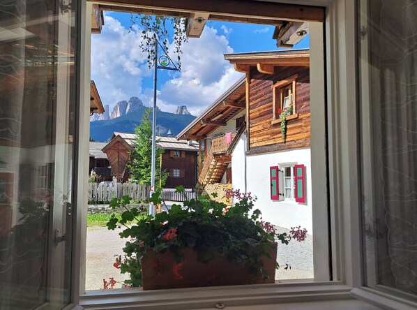 Chambre Quadruple, vue montagne, rez-de-chaussée | Vue de la chambre