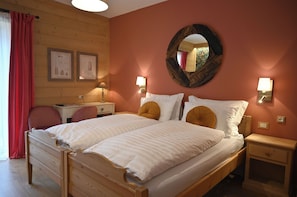 三人房, 露台, 山景 | 1 間睡房、免費 Wi-Fi、床單