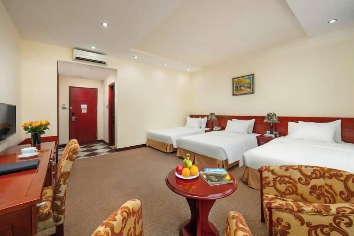 Minibar, bàn, phòng cách âm, truy cập Internet không dây miễn phí