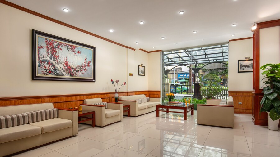 A25 Hotel - 705 Lac Long Quan