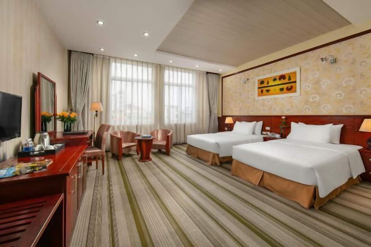 Minibar, bàn, phòng cách âm, truy cập Internet không dây miễn phí