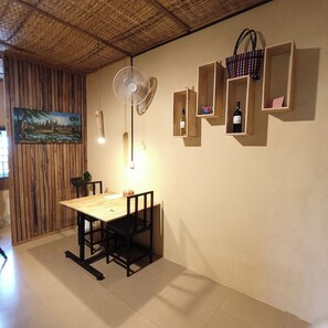 Premium bedding, minibar, desk, laptop workspace - Siem Reap Homesteading (Siem Reap)