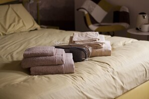 Premium bedding, desk, soundproofing, iron/ironing board - Fonte Gaia Experience B&B (Siena)