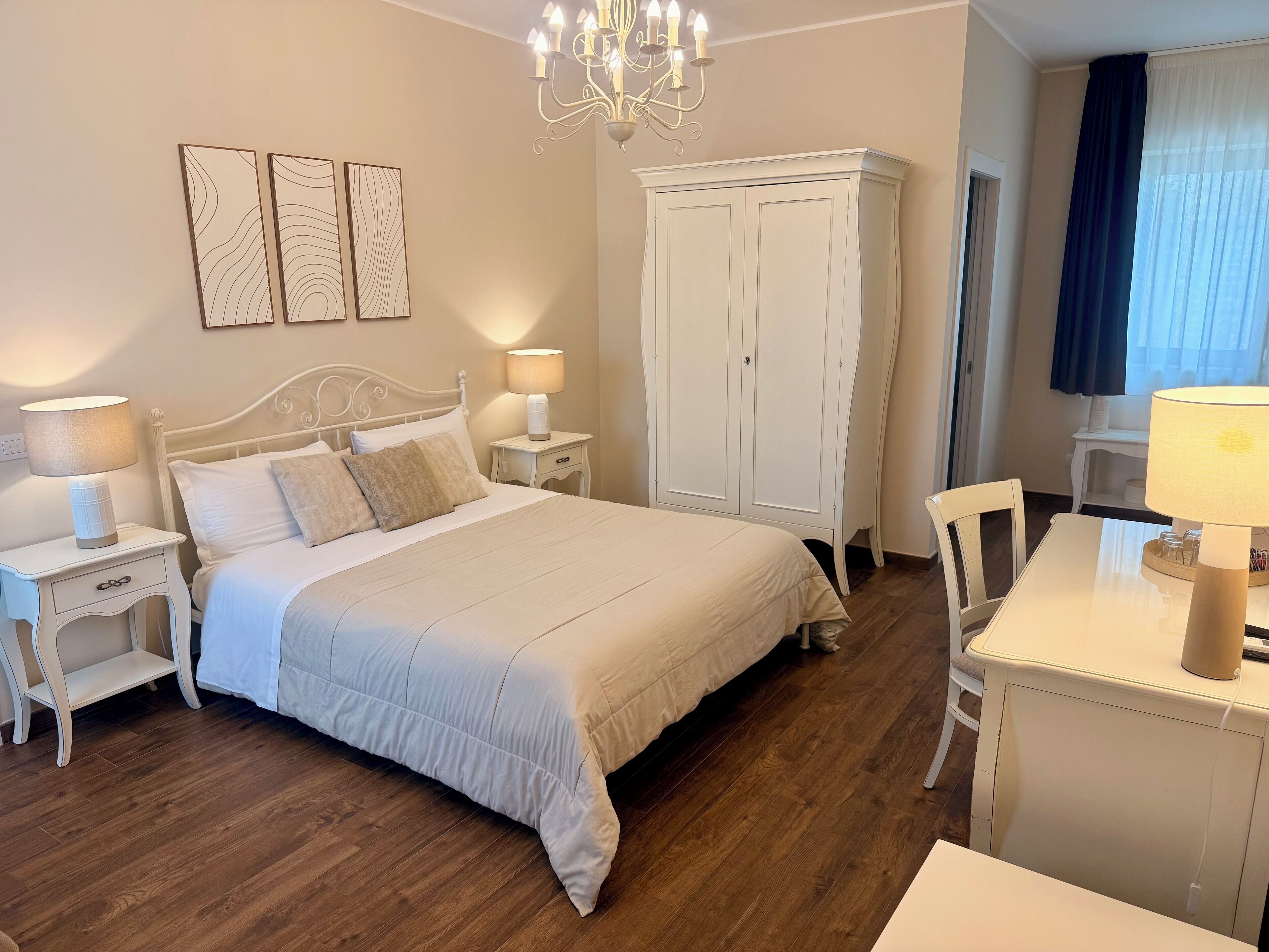 Deluxe Room | Desk, blackout curtains, soundproofing, travel cot