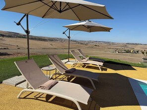 Seasonal outdoor pool, pool umbrellas, sun loungers - Masseria Torre Spagnola  (Matera)