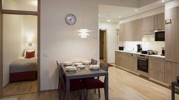 Appartement, 2 chambres, sauna (51 m2) | Restauration dans la chambre