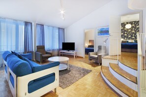 アパートメント 2 ベッドルーム | リビング エリア | 40 cmのテレビ (デジタル放送視聴可)