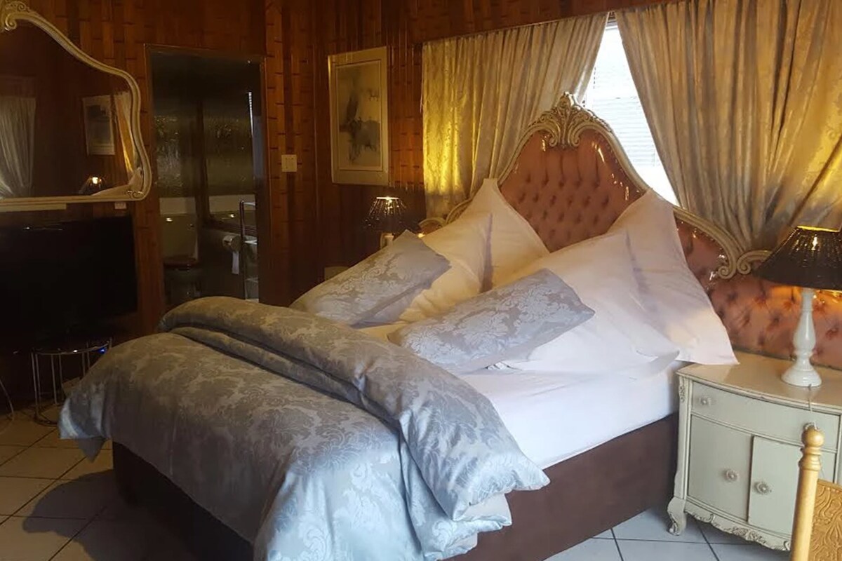 Double Room | In-room safe, free WiFi, bed sheets