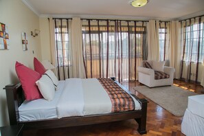 Deluxe king room with balcony and Jacuzzi