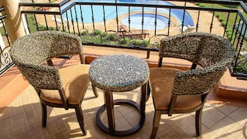 Deluxe king room with balcony and Jacuzzi | Vista del balcón