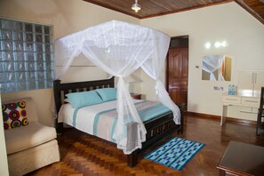 Family Room with Bathtub