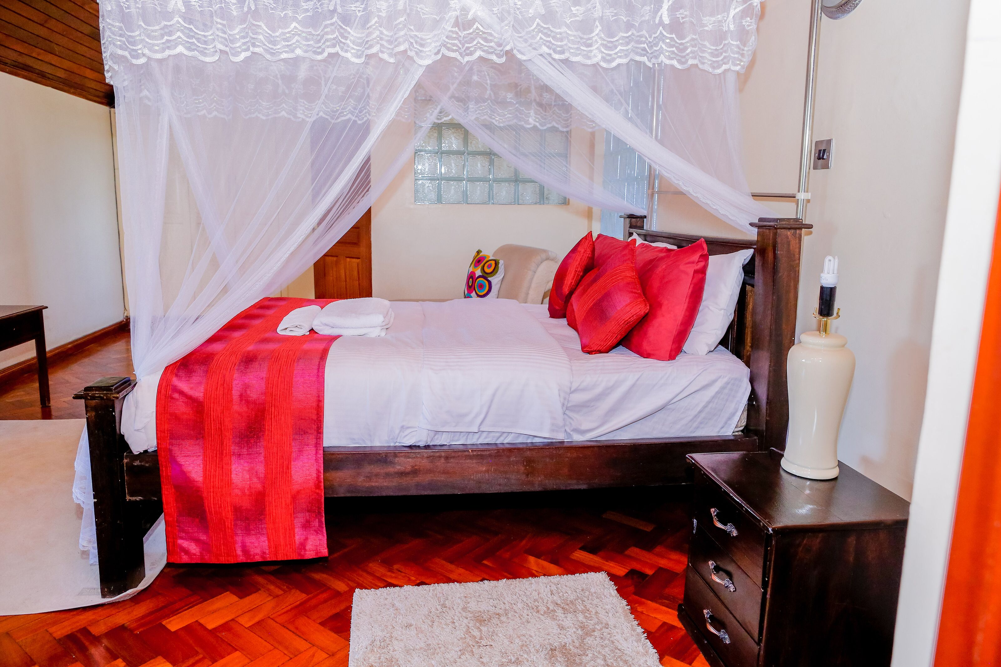 Family Room with Bathtub | Desk, blackout curtains, iron/ironing board, free WiFi