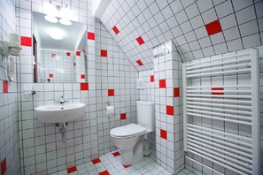Deep-soaking bathtub, hair dryer, bathrobes, towels