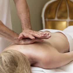Lichaamsbehandelingen, hotstone-massages, sportmassages, body wraps