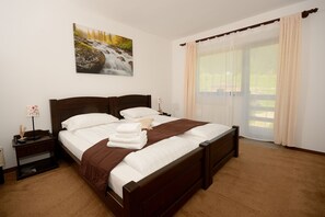 Cots/infant beds, free WiFi, bed sheets