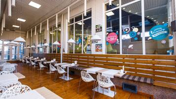 Ilmainen päivittäinen mannermainen aamiainen