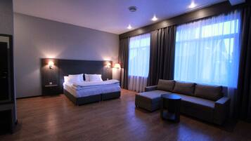 Deluxe-huone, 1 makuuhuone | Minibaari, tallelokero huoneessa, äänieristys, silitysrauta/-lauta