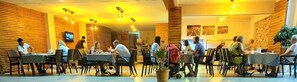 Breakfast, lunch and dinner served - Yucesan Hotel (Alanya)