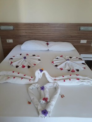 Schreibtisch, schallisolierte Zimmer, kostenlose Babybetten