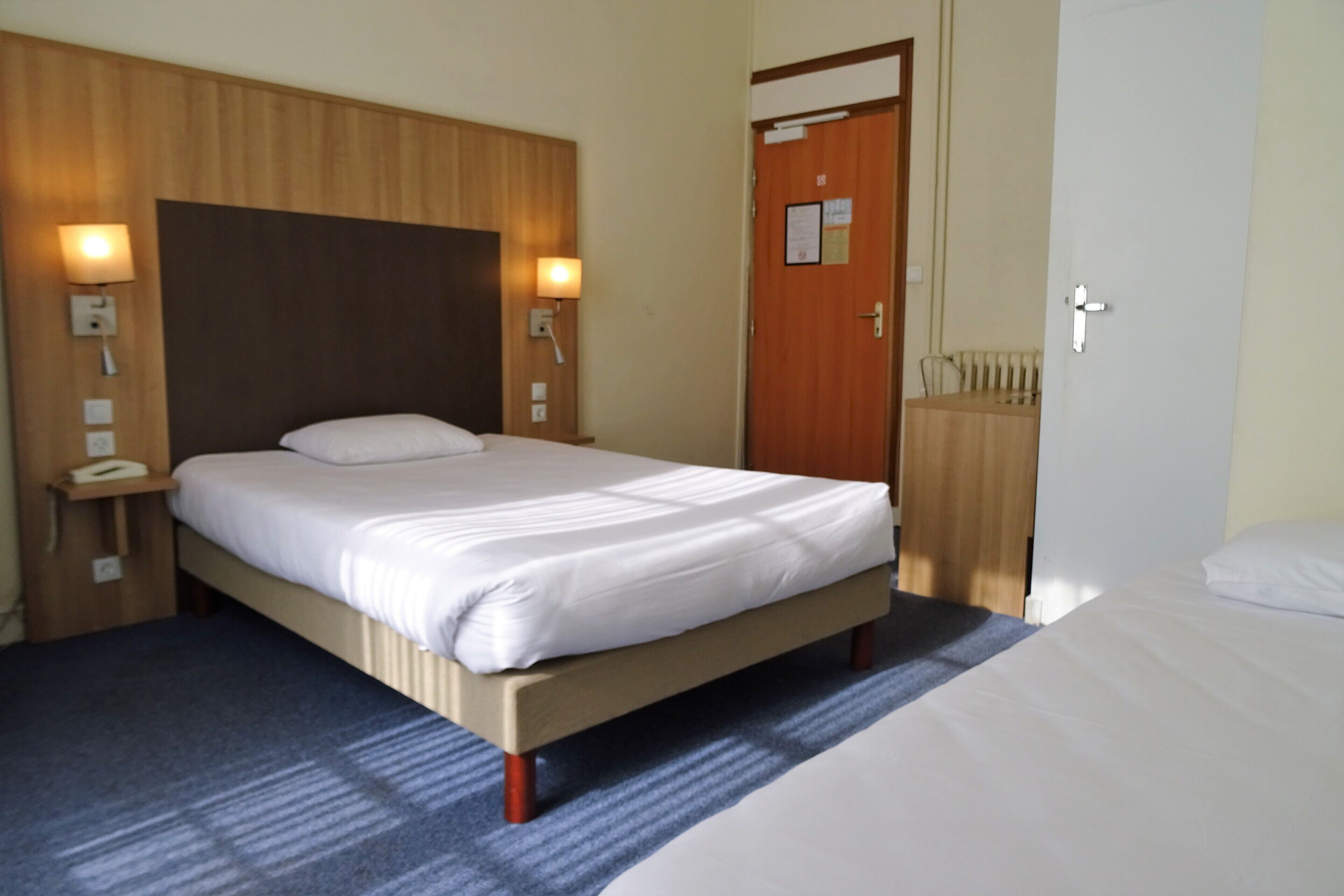 triple room | desk, blackout curtains, free wifi, bed sheets