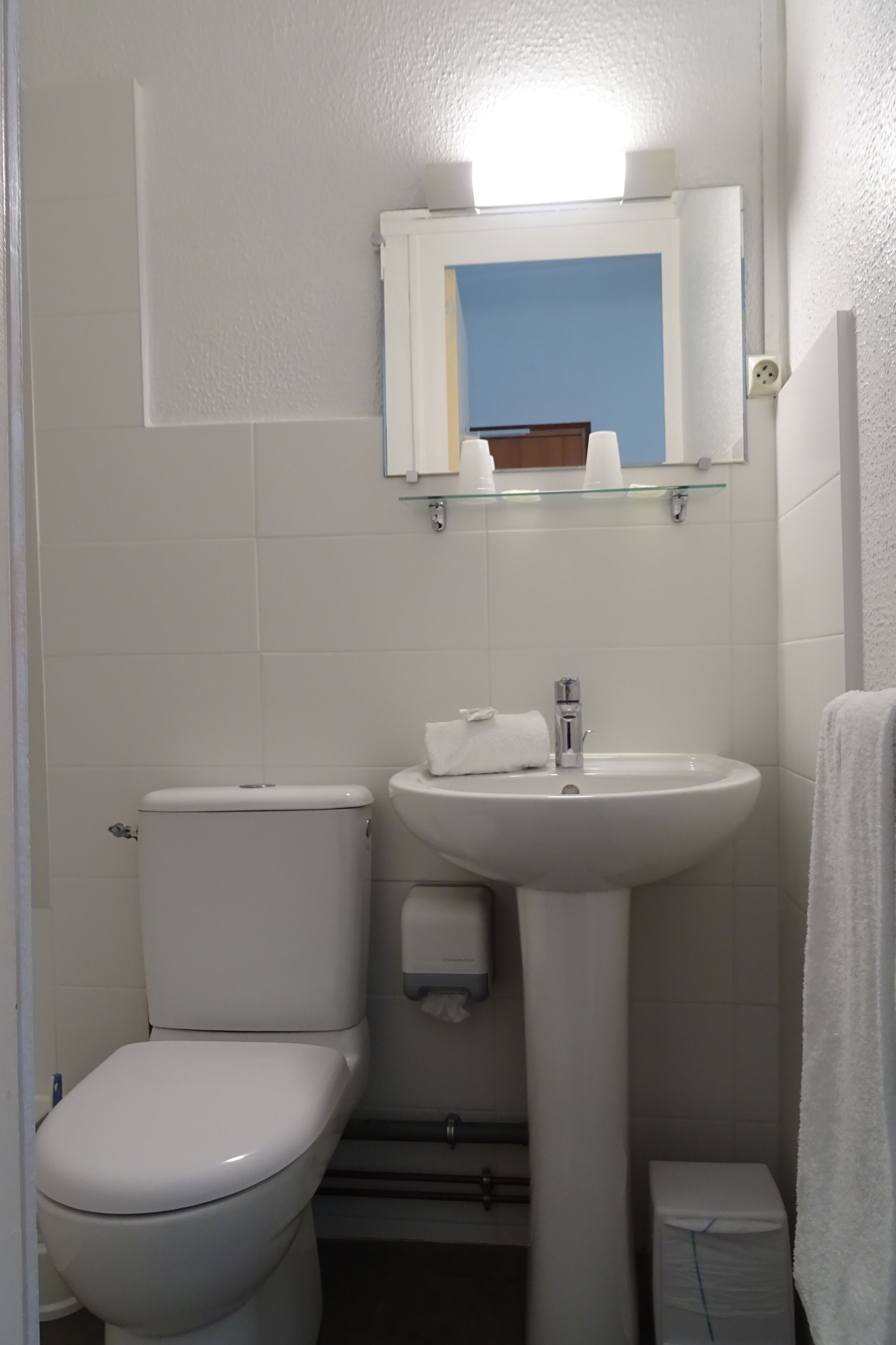 comfort double room, 1 double bed | bathroom | shower, towels