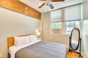 2 bedrooms, iron/ironing board, travel cot, Internet - Cozy Sawyer Apartment - 2 Mi to Warren Dunes Park! (Sawyer)