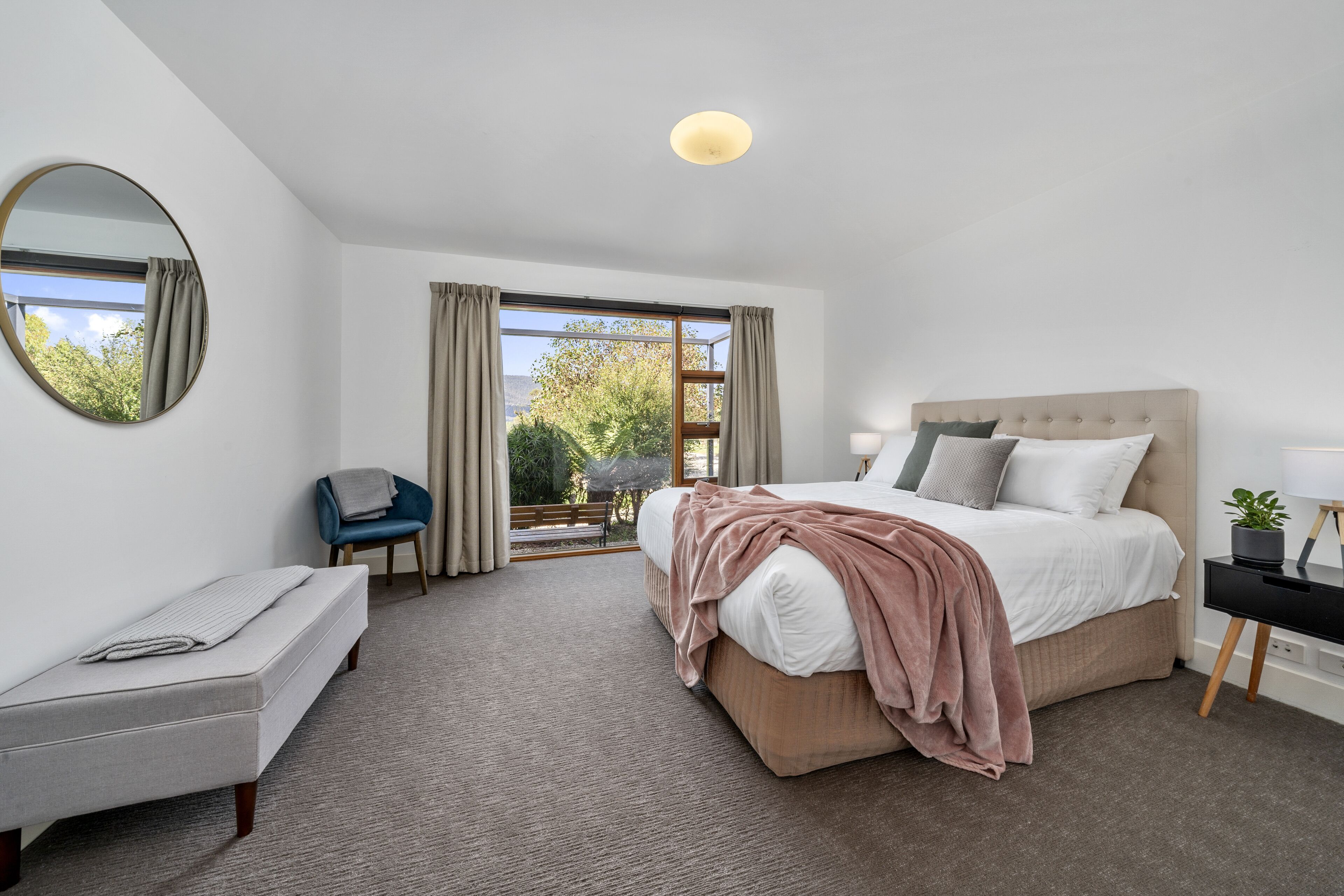 5 bedrooms, desk, iron/ironing board, free WiFi