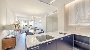 Refrigerador, horno, parrilla de estufa y lavavajillas