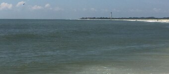 AMAZING LOCATION! 4 blocks to Beach and Washington Street Mall!