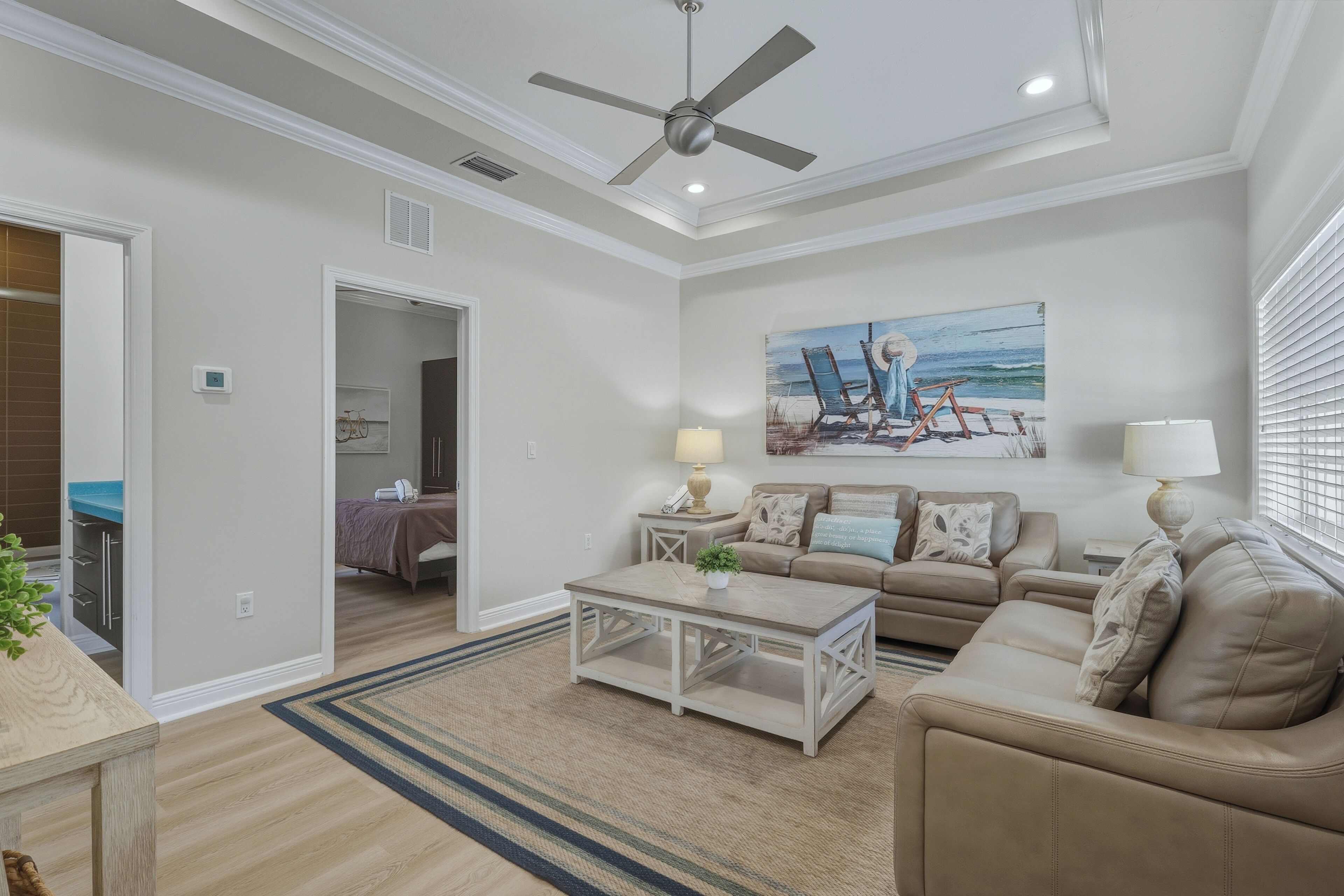 TV a schermo piatto, lettore DVD, impianto stereo