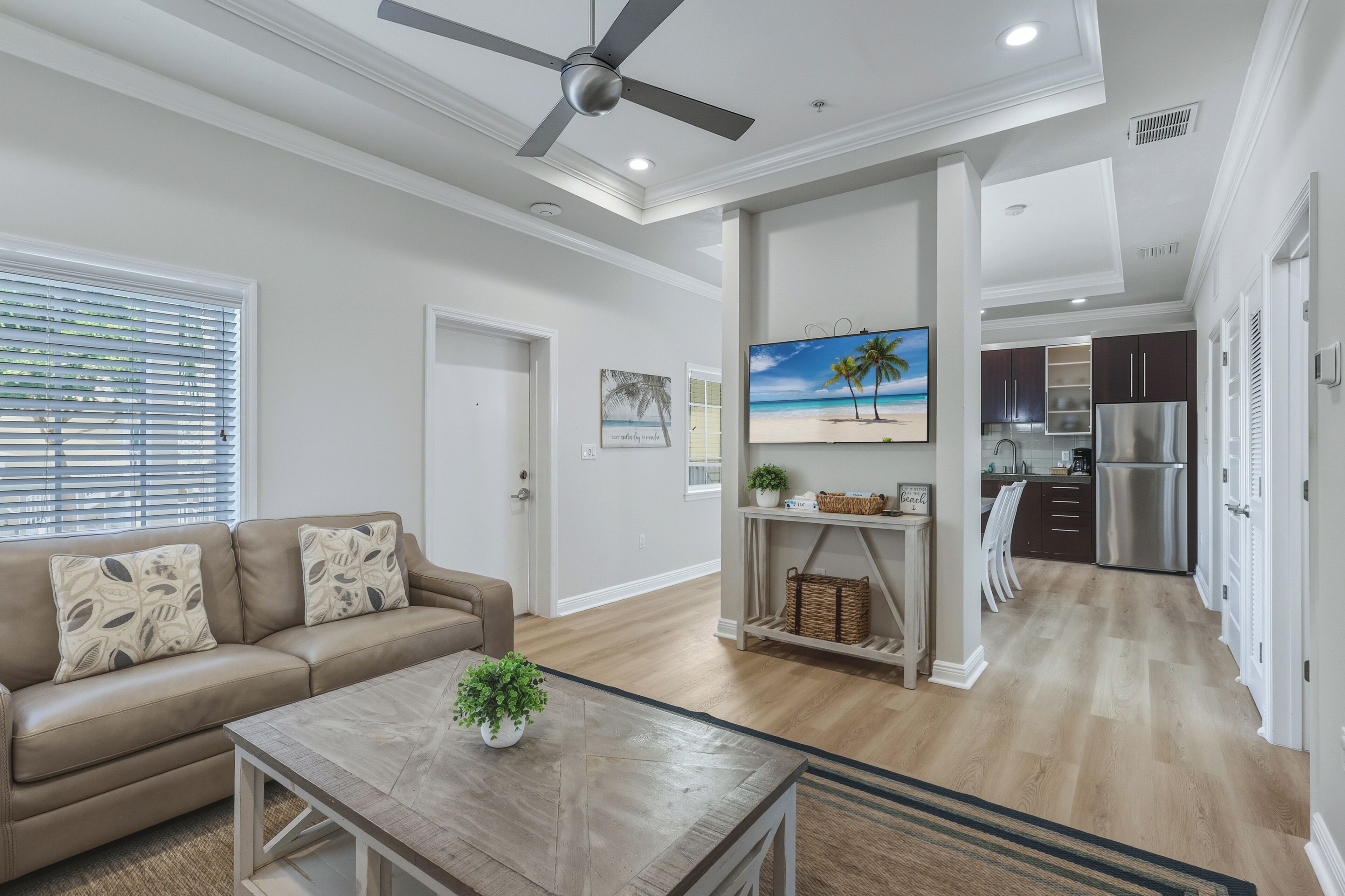 TV a schermo piatto, lettore DVD, impianto stereo